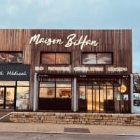 Rendez-vous à la boulangerie Bihan à Quiberon pour des délices artisanaux au cœur de la ville côtière dans le Morbihan en Bretagne